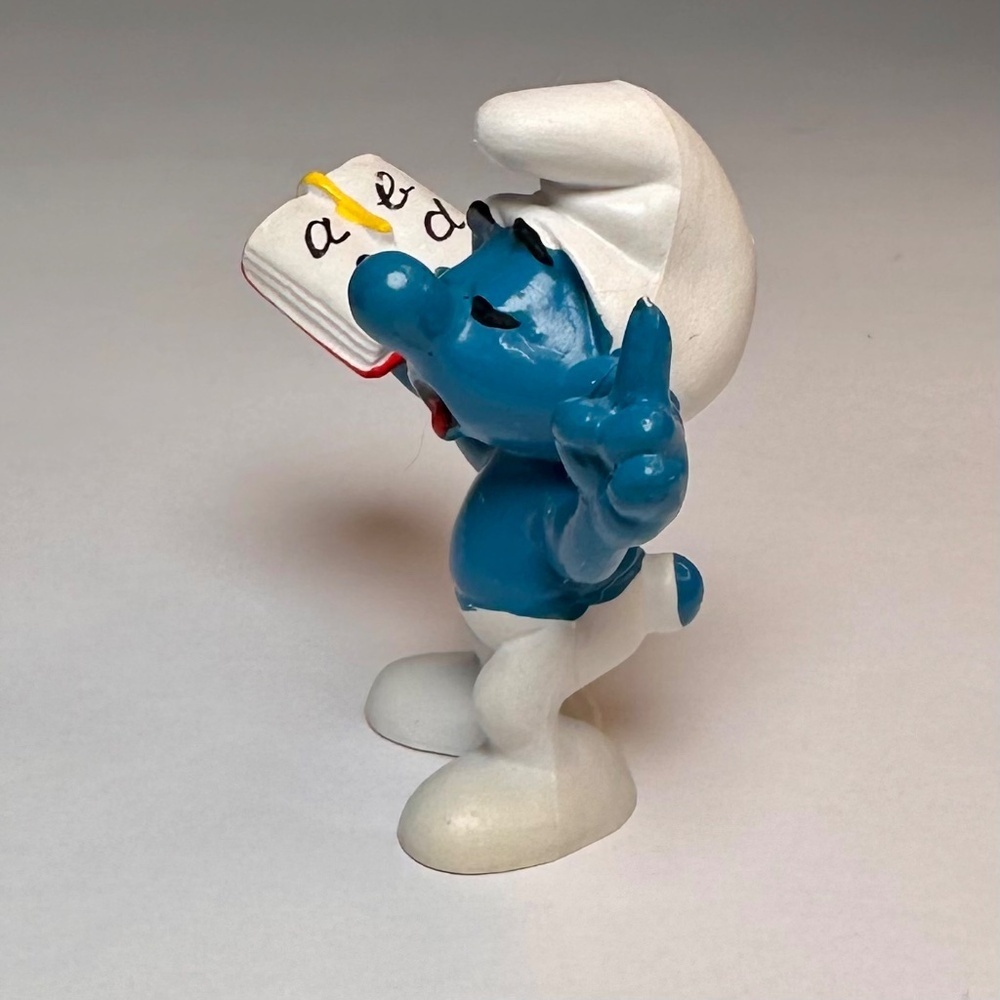 📘 Vintage Brainy Smurf Figurine – Schleich – Made in Germany (1980)
